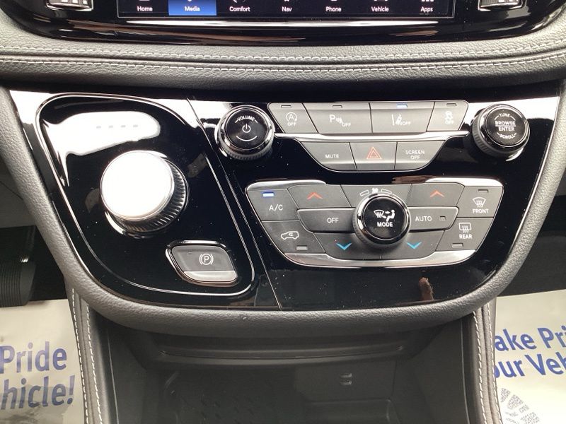 New 2026 Chrysler Pacifica Van