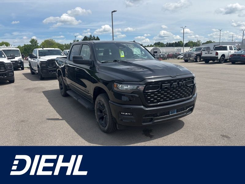 Diamond Black Crystal Pearlcoat 2026 RAM 1500 Express Crew Cab 4WD Pickup Truck Four-Wheel Drive 8-Speed Automatic