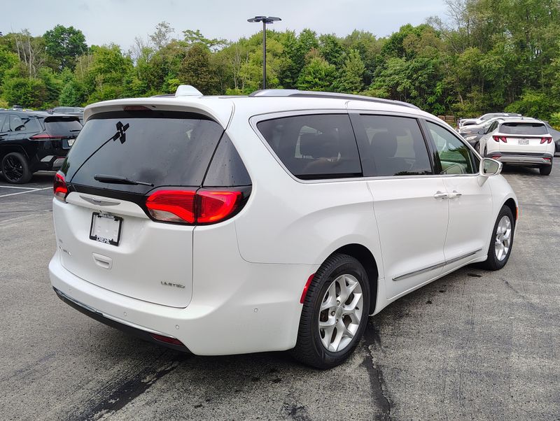 Used 2020 Chrysler Pacifica Van