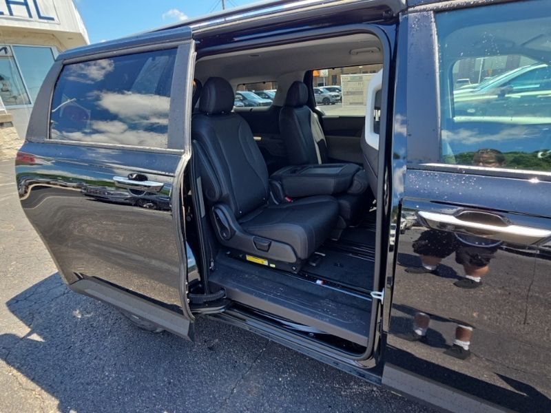 New 2026 Kia Carnival MPV Van