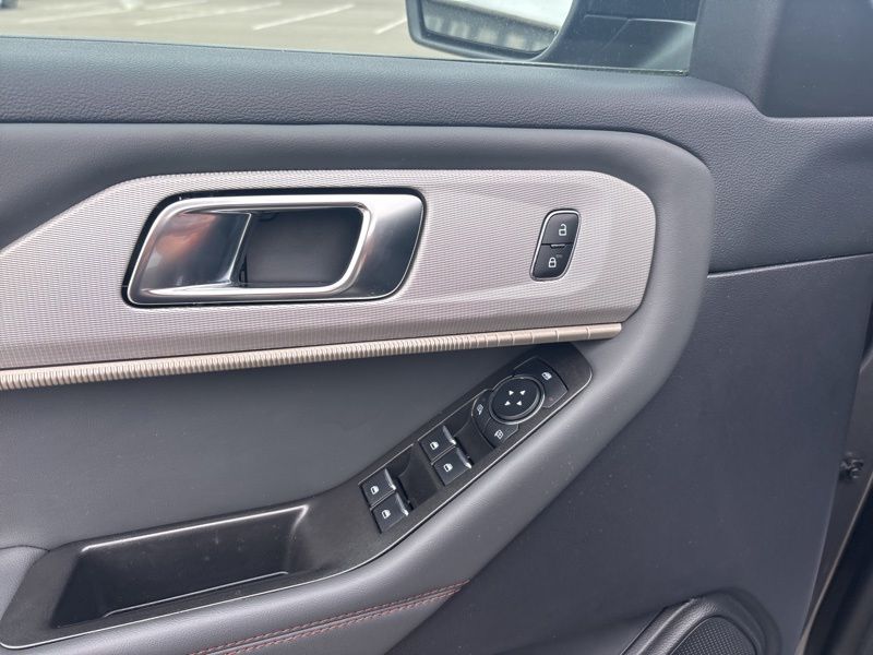 Used 2025 Ford Explorer SUV