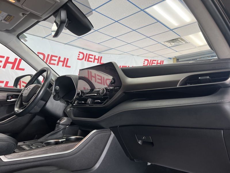 Used 2023 Toyota Highlander Hybrid SUV