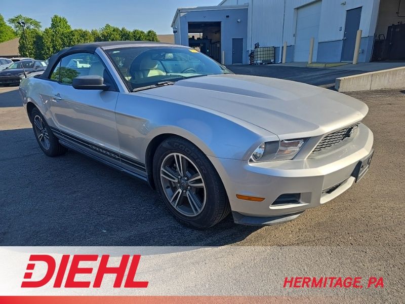 2011 Ford Mustang V6 Premium's photo