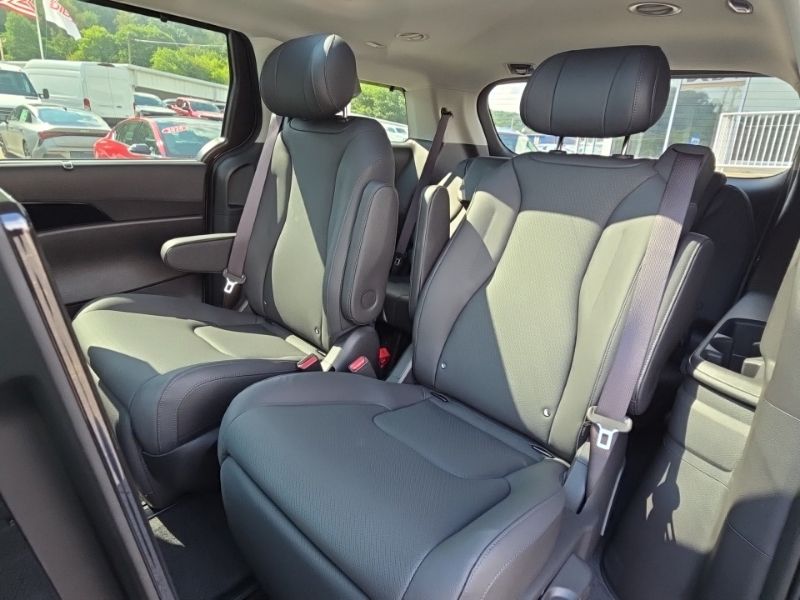 New 2026 Kia Carnival MPV Van