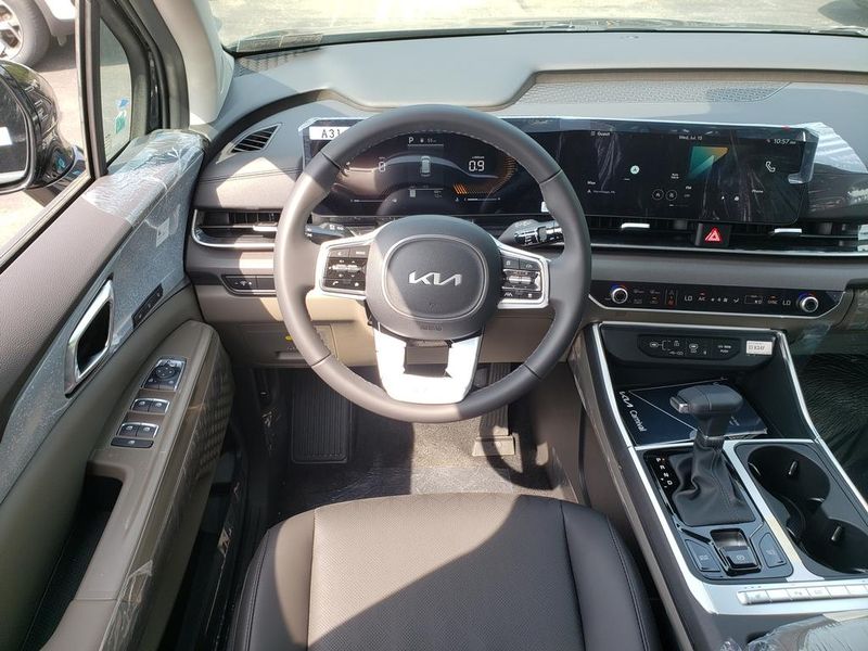 New 2026 Kia Carnival MPV Van