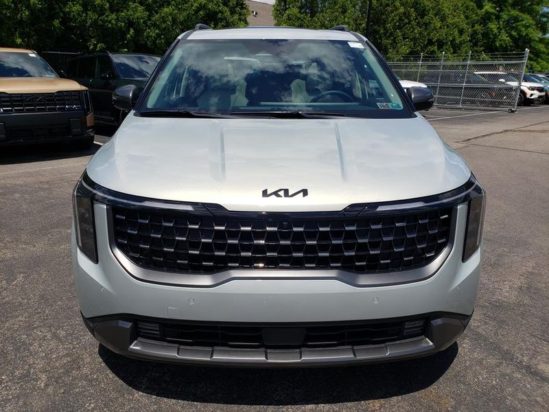 New 2026 Kia Carnival MPV Van
