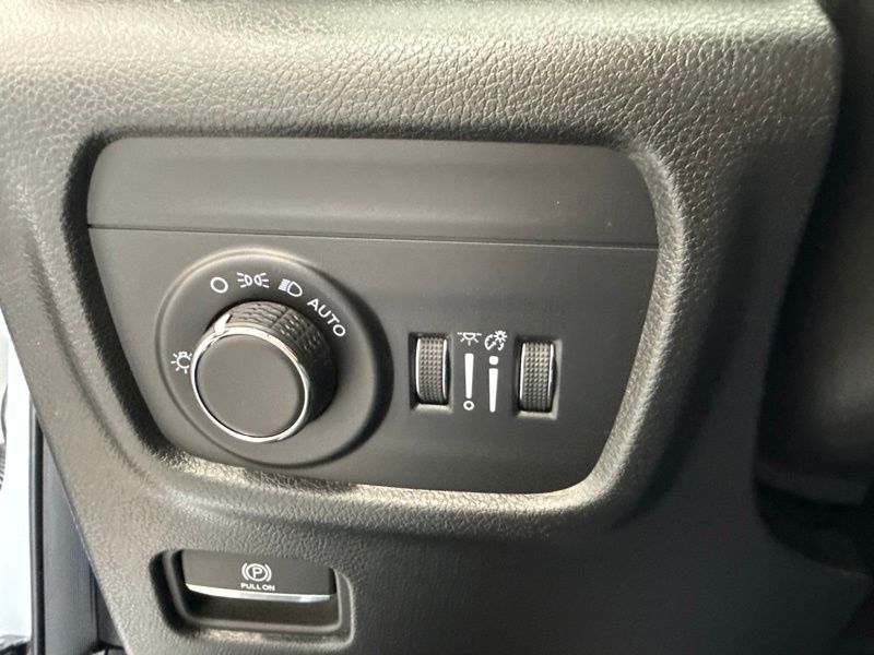 Used 2025 Jeep Grand Cherokee SUV