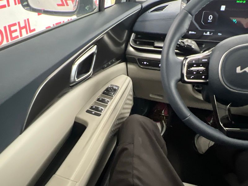 New 2026 Kia Carnival MPV Van