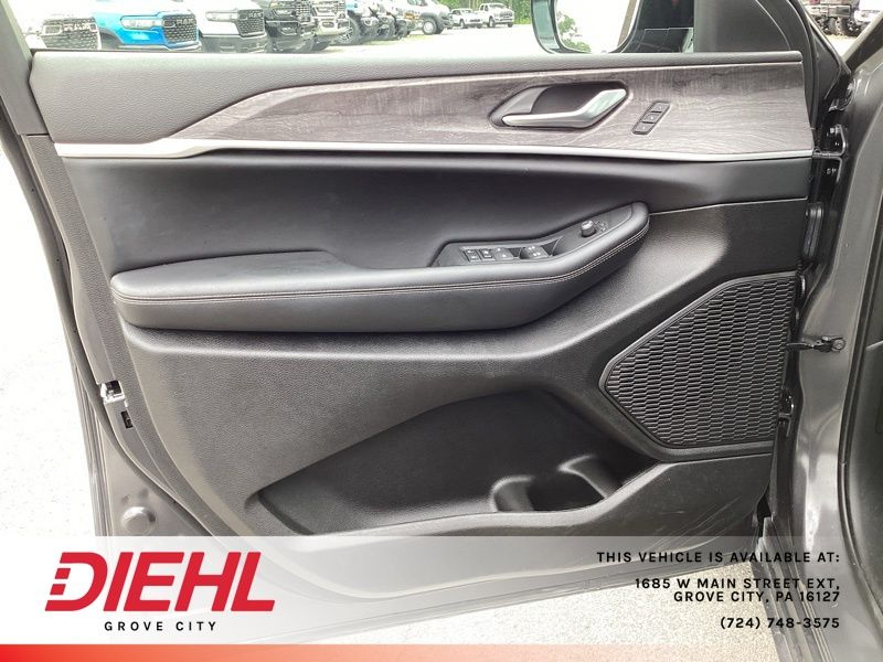 Used 2025 Jeep Grand Cherokee SUV