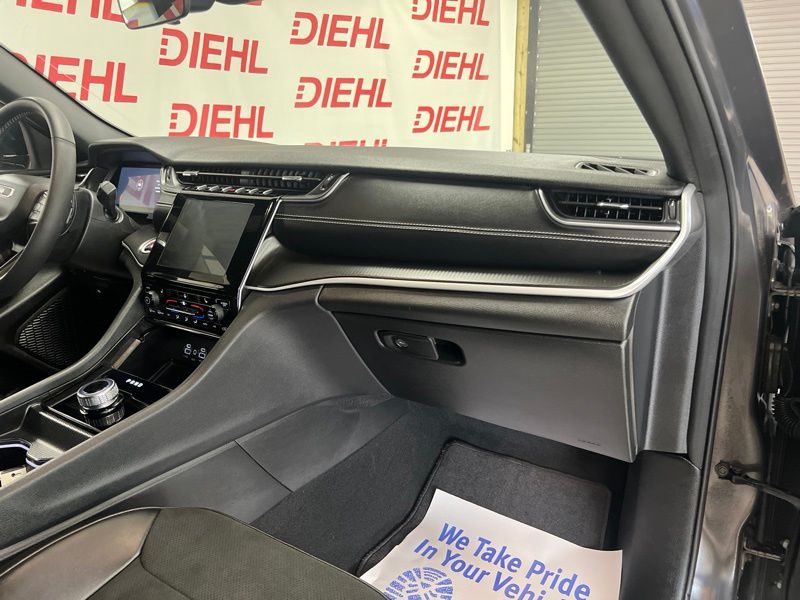 Used 2025 Jeep Grand Cherokee SUV