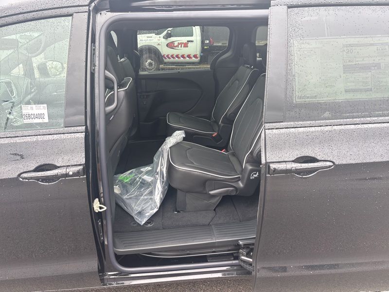 New 2026 Chrysler Pacifica Van