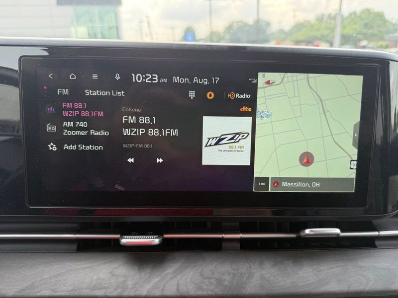 Used 2023 Kia Carnival Van