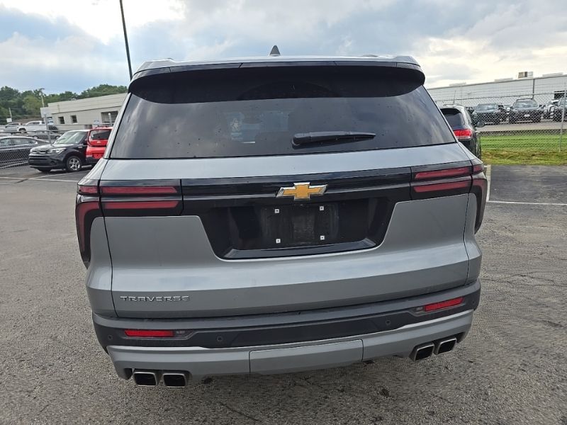 Used 2025 Chevrolet Traverse SUV