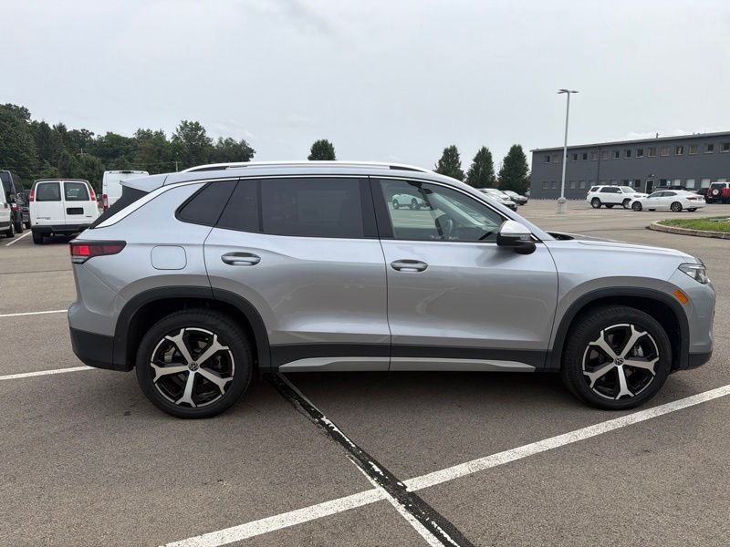 Used 2025 Volkswagen Tiguan SUV