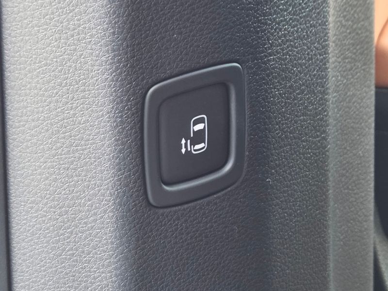 New 2026 Kia Carnival Hybrid Van