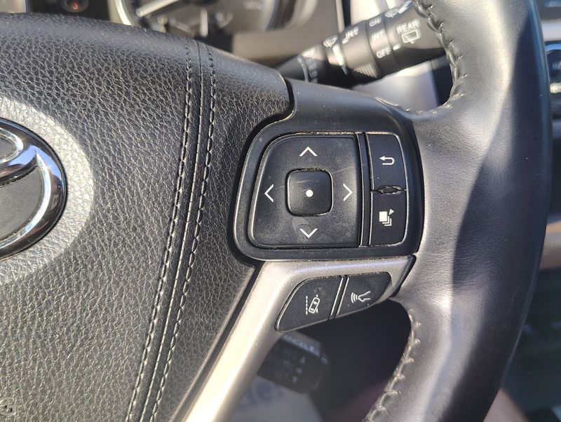 Used 2017 Toyota Highlander SUV