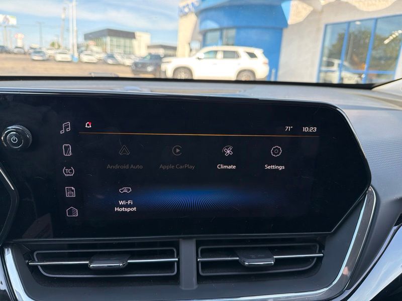 Used 2025 Chevrolet Trax SUV