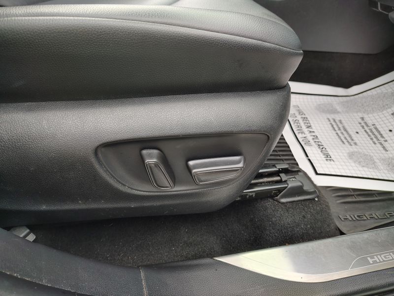 Used 2023 Toyota Highlander SUV