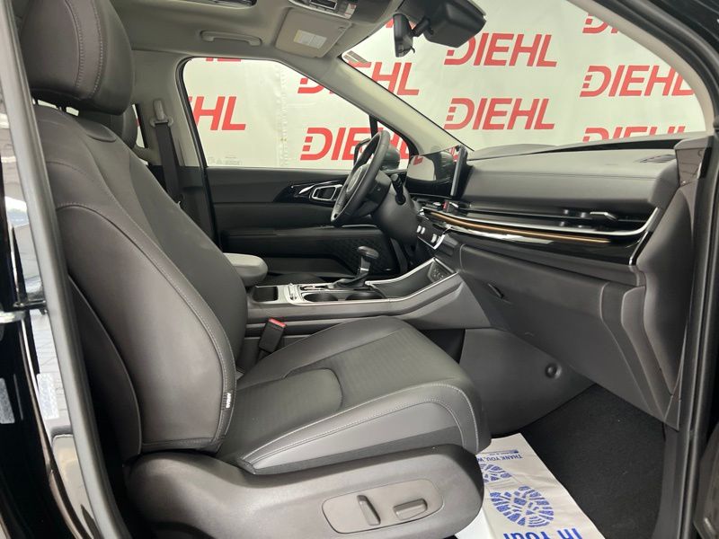 New 2026 Kia Carnival MPV Van