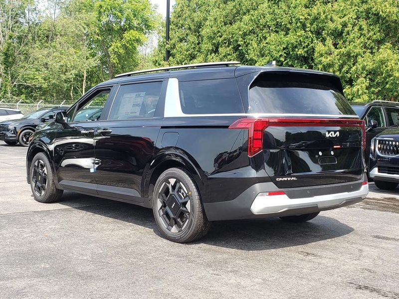 New 2026 Kia Carnival MPV Van