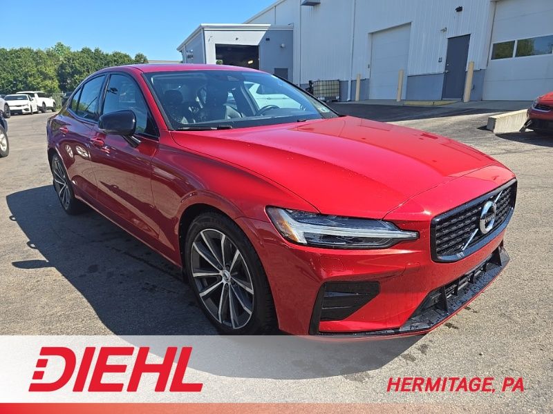 2022 Volvo S60 B5 Black Edition Momentum 4WD's photo