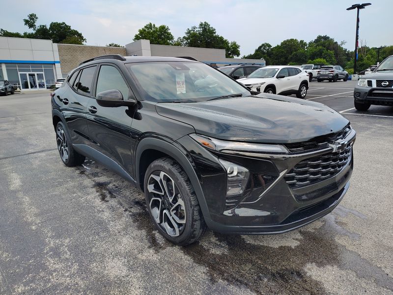 Used 2024 Chevrolet Trax SUV
