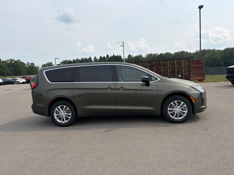 New 2027 Chrysler Pacifica Van