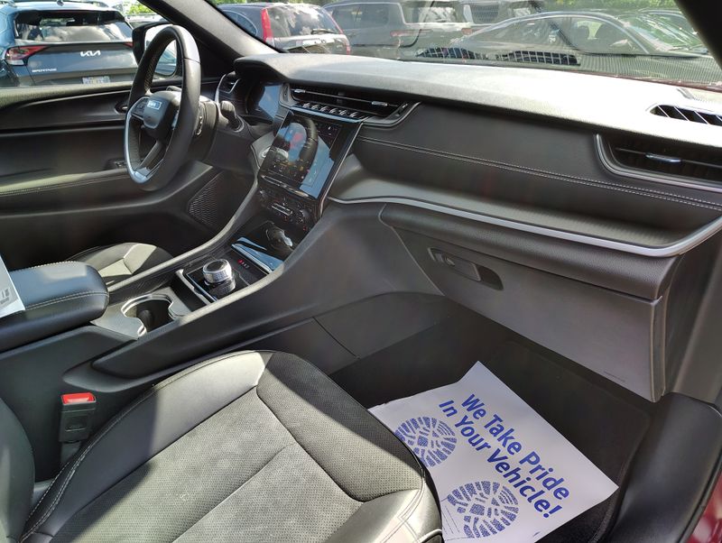 Used 2025 Jeep Grand Cherokee SUV