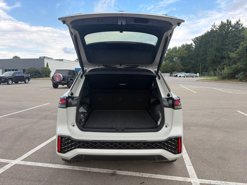 New 2026 Volkswagen Tiguan SUV