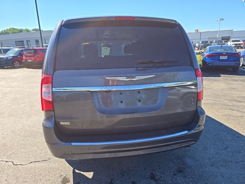 Used 2016 Chrysler Town & Country Van