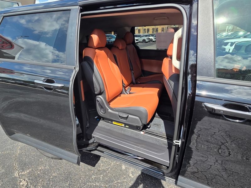 New 2026 Kia Carnival Hybrid Van