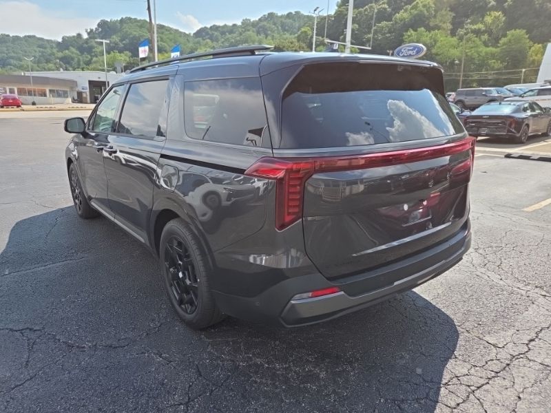 New 2026 Kia Carnival MPV Van