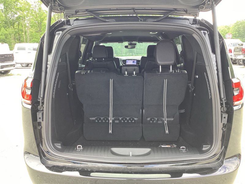 New 2027 Chrysler Pacifica Van