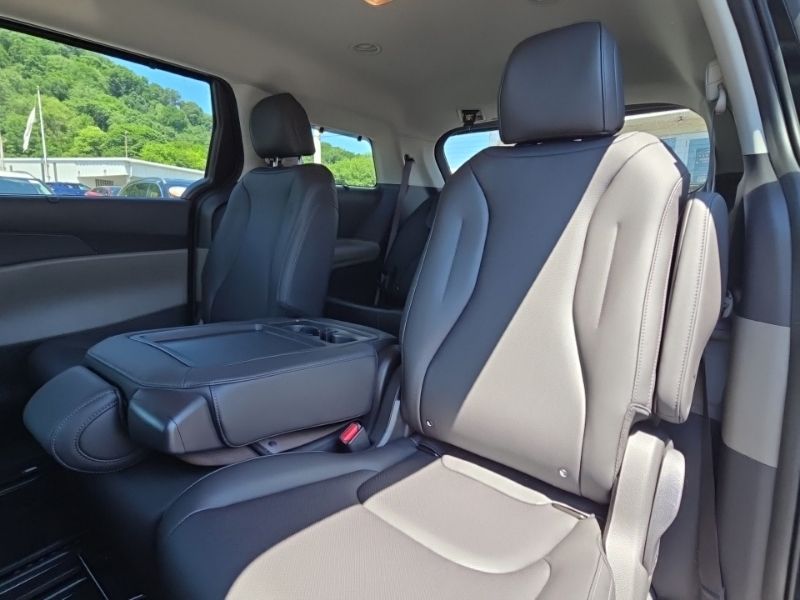 New 2026 Kia Carnival MPV Van