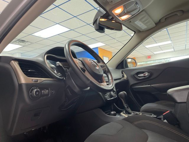 Used 2016 Jeep Cherokee SUV