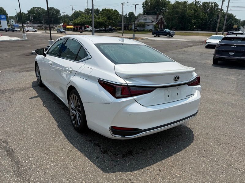 Used 2024 Lexus ES Sedan