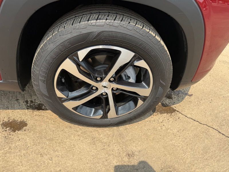 Used 2025 Chevrolet Trax SUV