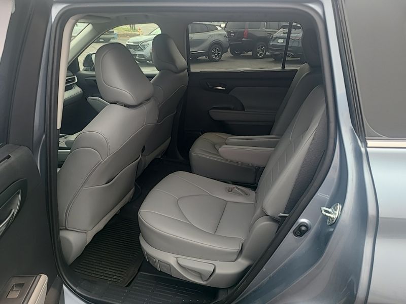 Used 2021 Toyota Highlander SUV