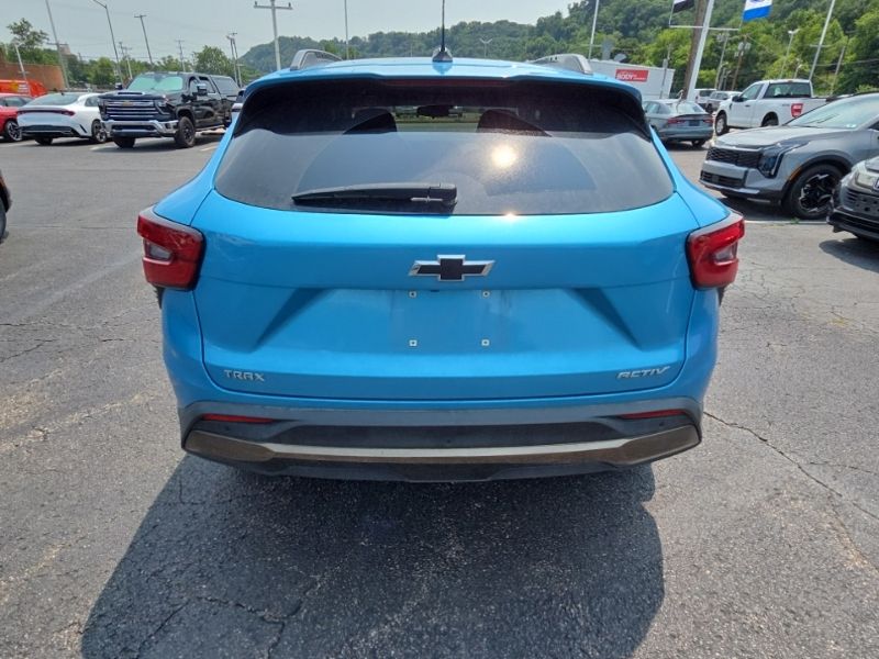 Used 2025 Chevrolet Trax SUV