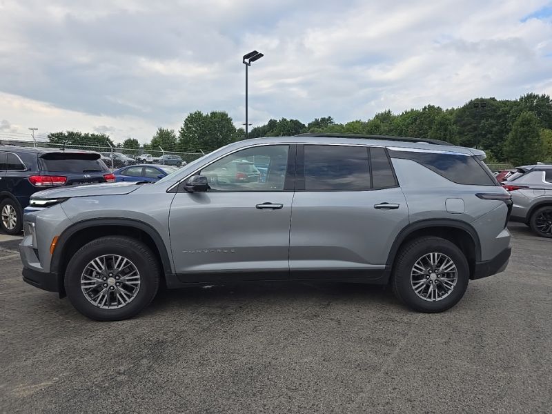 Used 2025 Chevrolet Traverse SUV