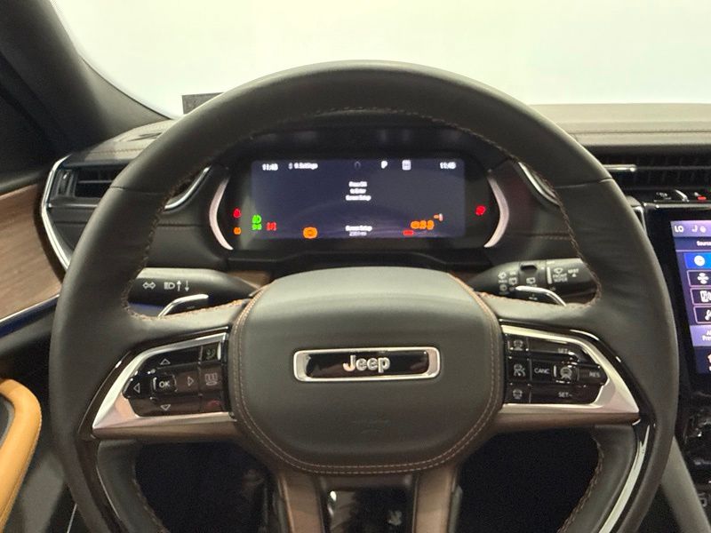 Used 2025 Jeep Grand Cherokee SUV