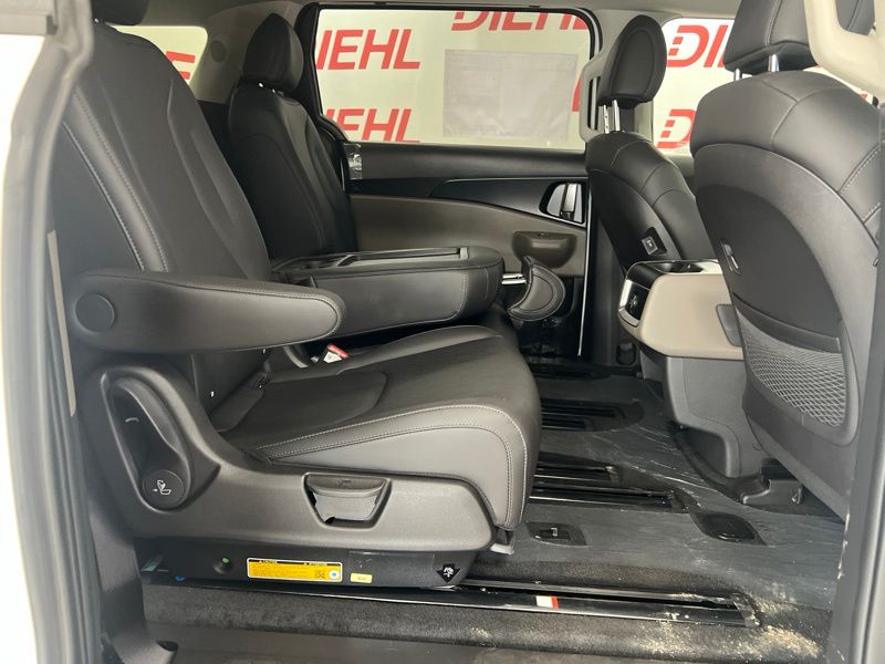 New 2026 Kia Carnival MPV Van