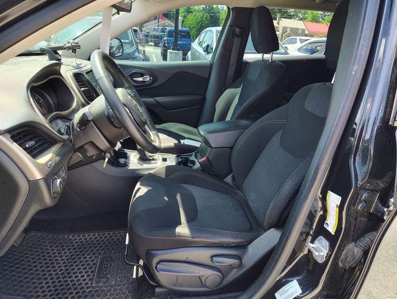 Used 2016 Jeep Cherokee SUV