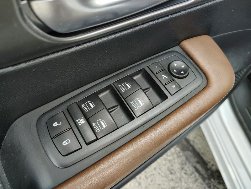 Used 2020 Chrysler Pacifica Van
