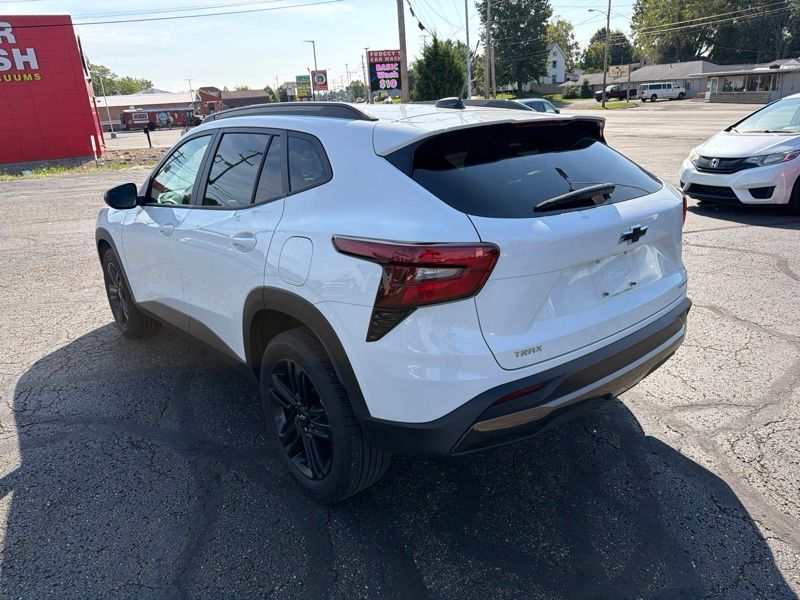 Used 2025 Chevrolet Trax SUV