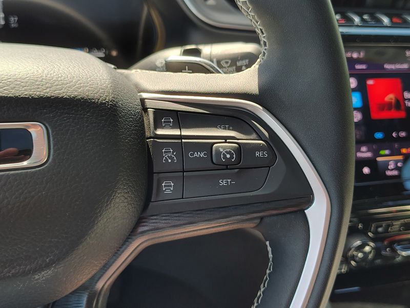 Used 2025 Jeep Grand Cherokee SUV