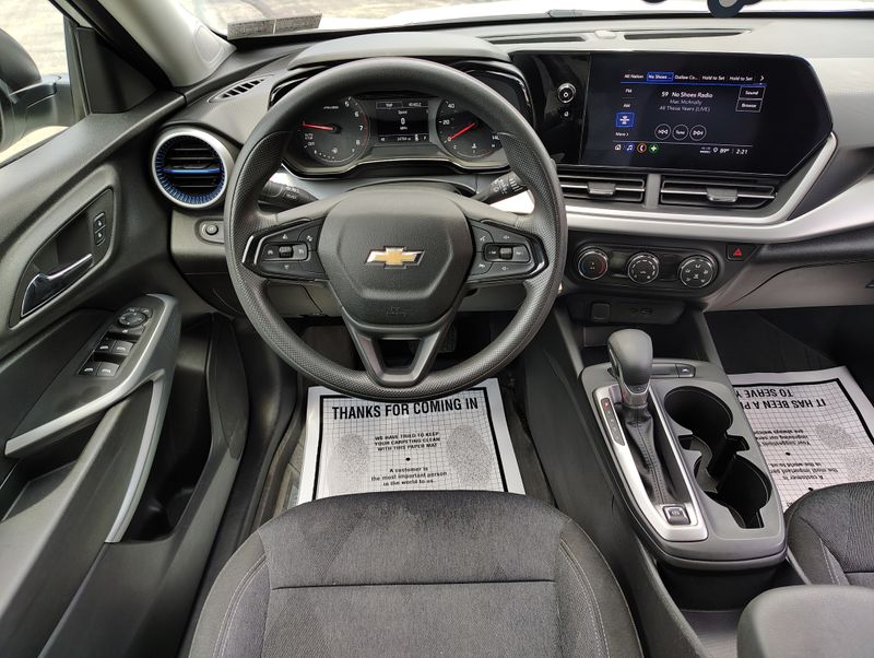 Used 2024 Chevrolet Trax SUV