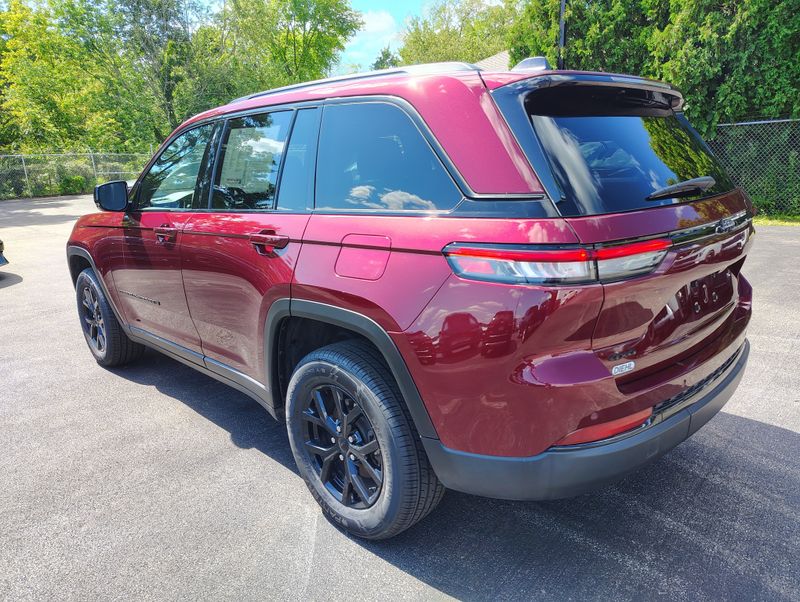 Used 2025 Jeep Grand Cherokee SUV