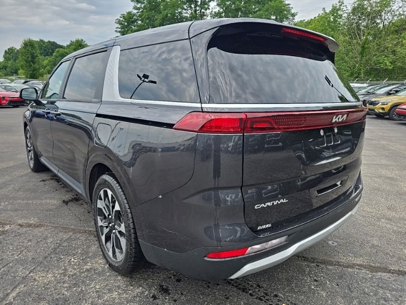 Used 2023 Kia Carnival Van