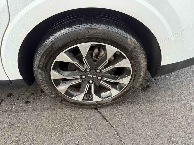 Used 2023 Kia Carnival Van